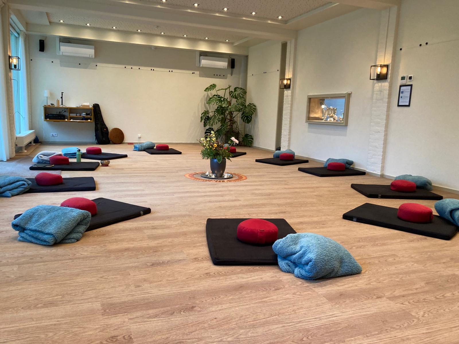 Zaal klaar voor de retraite bij Samaya